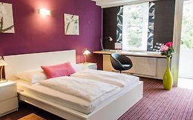 College Garden Hotel